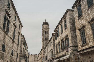 Croatia, Dubrovnik, view to church spire in the old town - CHPF000245