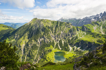 Germany, Bavaria, Allgaeu, Allgaeu Alps, Unterer Gaisalpsee, Upper Gaisalp Lake, Entschenkopf in the background - WGF000919