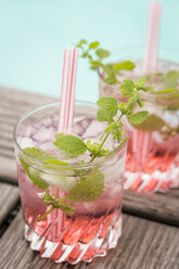 Fresh mineral water with watermelon, sirup and ice in glasses - JUNF000559