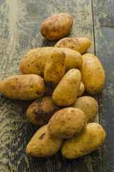 Waxy potatoes on wood - ODF001430