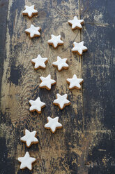 Cinnamon stars on wood - ODF001446