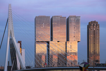 Netherlands, Rotterdam, Erasmusbrug and Nhow Hotel in the evening - FC001024