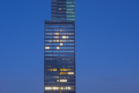 Deutschland, Köln, Mediapark, Bürogebäude KoelnTower, lizenzfreies Stockfoto