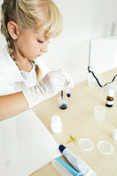 Child playing in chemical laboratory - JPF000168