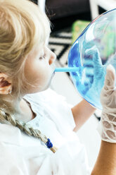 Child playing in chemical laboratory - JPF000178