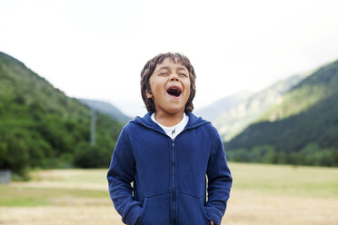 Little boy in nature screaming out loud - VABF000746