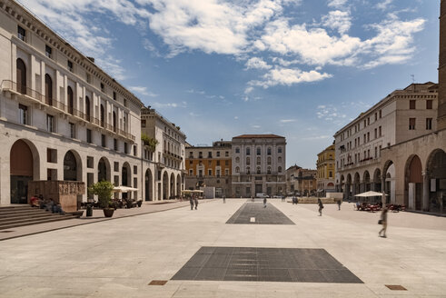 Italien, Brescia, Blick auf die Piazza della Vittoria - CSTF001096