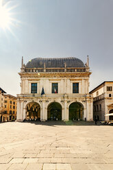 Italien, Brescia, Blick auf den Palazzo della Loggia an der Piazza della Loggia - CST001104