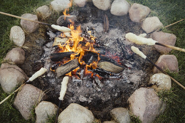 Lagerfeuer mit Knäckebrot am Spieß - MFF003008