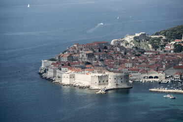 Kroatien, Dalmatien, Dubrovnik, historische Altstadt und Stadtmauer - CHPF000281