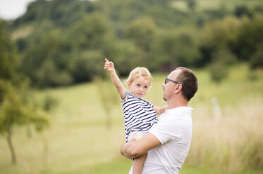 Father carrying little daughter in his arms - HAPF000722