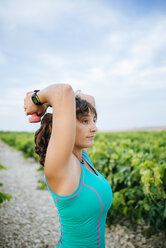 Woman doing sport with weights in a vineyard - KIJF000725