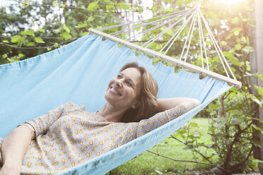 Smiling woman relaxing in hammock - RBF004847