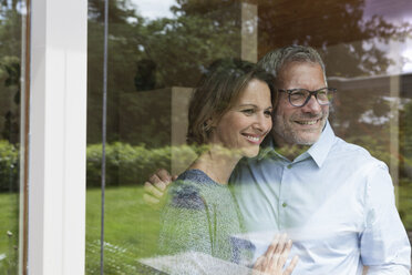 Smiling mature couple looking out of window - RBF004896