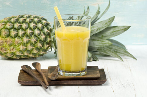 Ananas-Apfel-Smoothie im Glas - ASF005971