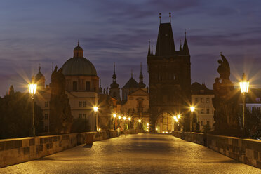 Czech Republic, Prague, Old town, Charles Bridge, Church of St Francis and Old Town Bridge Tower in the evening - GFF000713