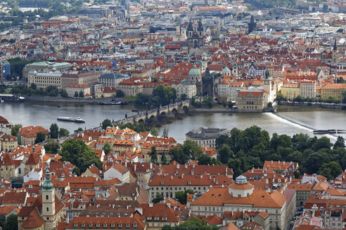 Tschechische Republik, Prag, Altstadt, Karlsbrücke und Fluss Vlatva - GFF000728