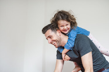 Happy father carrying daughter piggyback - DIGF000979