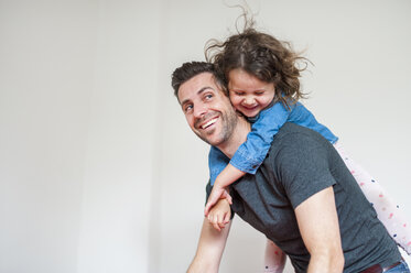 Happy father carrying daughter piggyback - DIGF000980