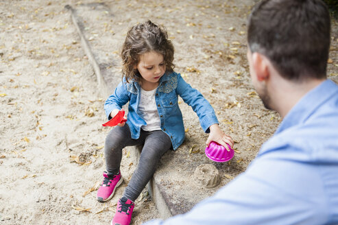 Father playing with daughter in sandbox - DIGF001016