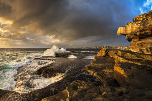 Australia, New South Wales, Clovelly, rocky coast at shark point - GOAF000001