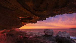 Australien, New South Wales, Maroubra, Küste bei Sonnenuntergang - GOAF000016