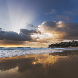 Australia, New South Wales, beach at sunrise - GOAF000029