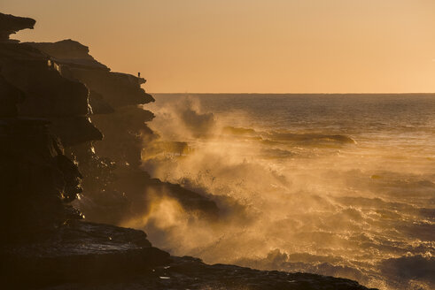 Australia, New South Wales, Maroubra, beach in the evening - GOAF000035