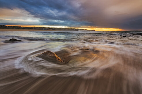 Australien, New South Wales, Maroubra, Strand am Abend - GOAF000039