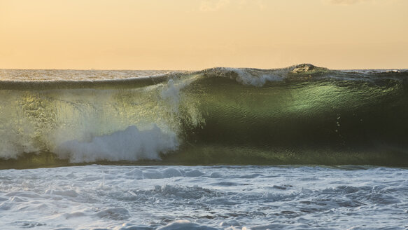 Australia, New South Wales, Sydney, high surf - GOAF000040