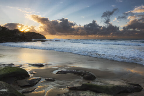 Australia, New South Wales, Tamarama, Beach at sunset - GOAF000046