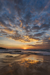 Australia, New South Wales, Maroubra, beach in the evening - GOAF000071