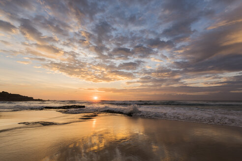 Australia, New South Wales, Maroubra, beach in the evening - GOAF000072