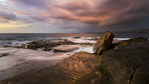 Australia, New South Wales, Clovelly, Shark point in the evening - GOAF000074