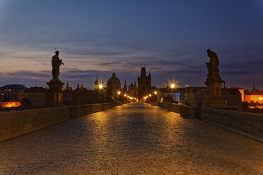 Czech Republic, Prague, Charles Bridge and Old Town Bridge Tower in the evening - GFF000734