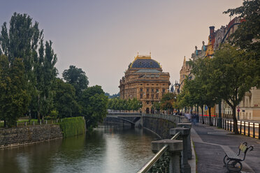 Czech Republic, Prague, National theatre in the evening - GFF000740