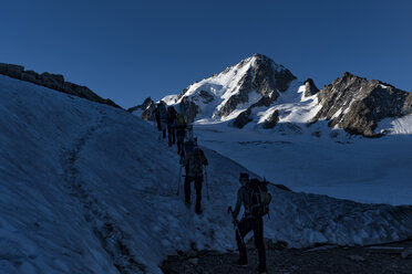 Frankreich, Chamonix, Bergsteiger auf der Aiguille du Chardonnet - ALRF000658