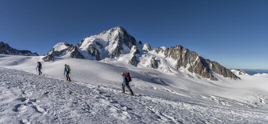 France, Chamonix, Mountaineers at the Aiguille du Chardonnet - ALRF000660