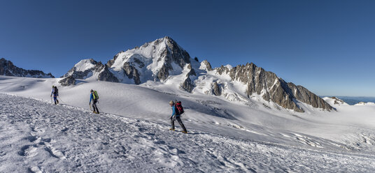 Frankreich, Chamonix, Bergsteiger auf der Aiguille du Chardonnet - ALRF000660