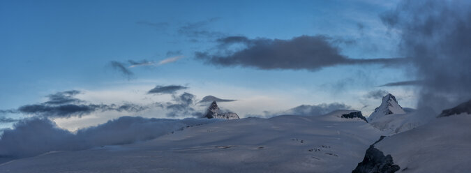 Schweiz, Bertolhütte, Matterhorn und Dent d'Herens - ALRF000681