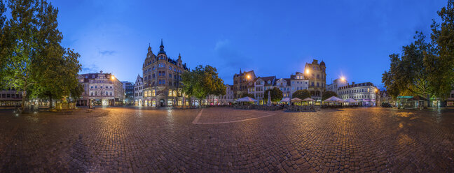 Deutschland, Braunschweig, Kohlmarkt am Abend, Panorama - PVCF000890