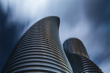 Kanada, Ontario, Toronto, Absolute World Towers und ziehende Wolken - FC001054