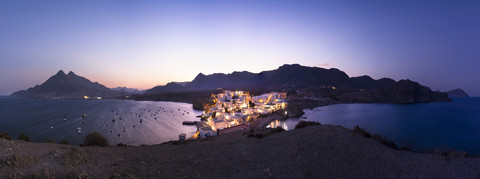 Spanien, Andalusien, Almeria, Küste am Abend, lizenzfreies Stockfoto