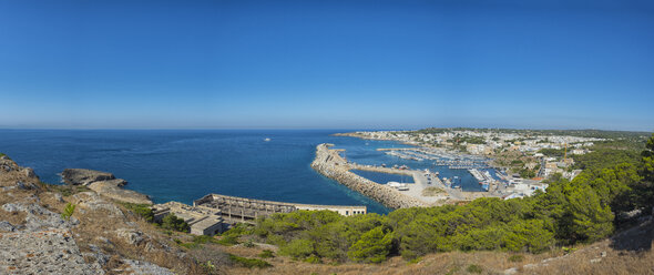 Italien, Apulien, Salento, Panoramablick auf Santa Maria di Leuca - LOMF000341