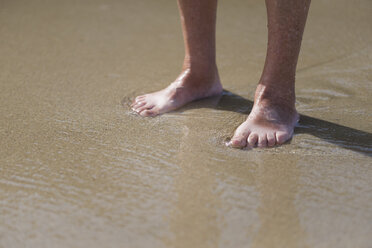 Feet of senior woman on the beach - RAEF001423