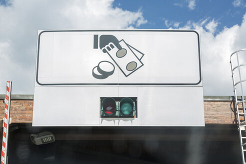 Italy, sign of toll booth - JUNF000609