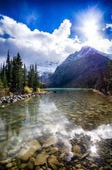 Kanada, Alberta, Jasper National Park, Cavell Lake - SMAF000540