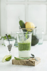 Green smoothie, ingredients, chia seeds, yogurt, spinach, avocado, cucumber, pear and lime - ASF005984