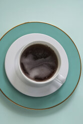 Gedeck mit einer Tasse schwarzem Kaffee - HSTF000038