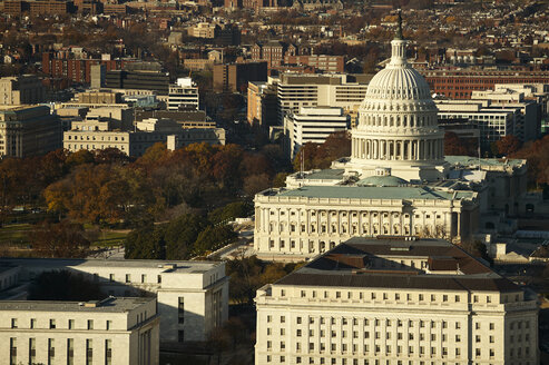 USA, Washington, Capitol im Abendlicht - BCDF000002